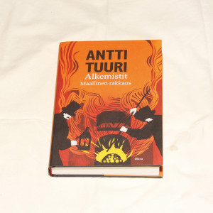 Antti Tuuri Alkemistit maallinen rakkaus